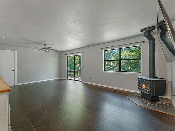 3rd image of 7 Wards Ln
