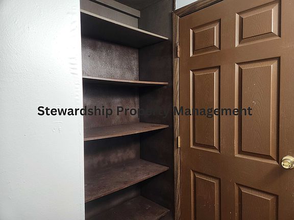 5th image of 930 N Ella St