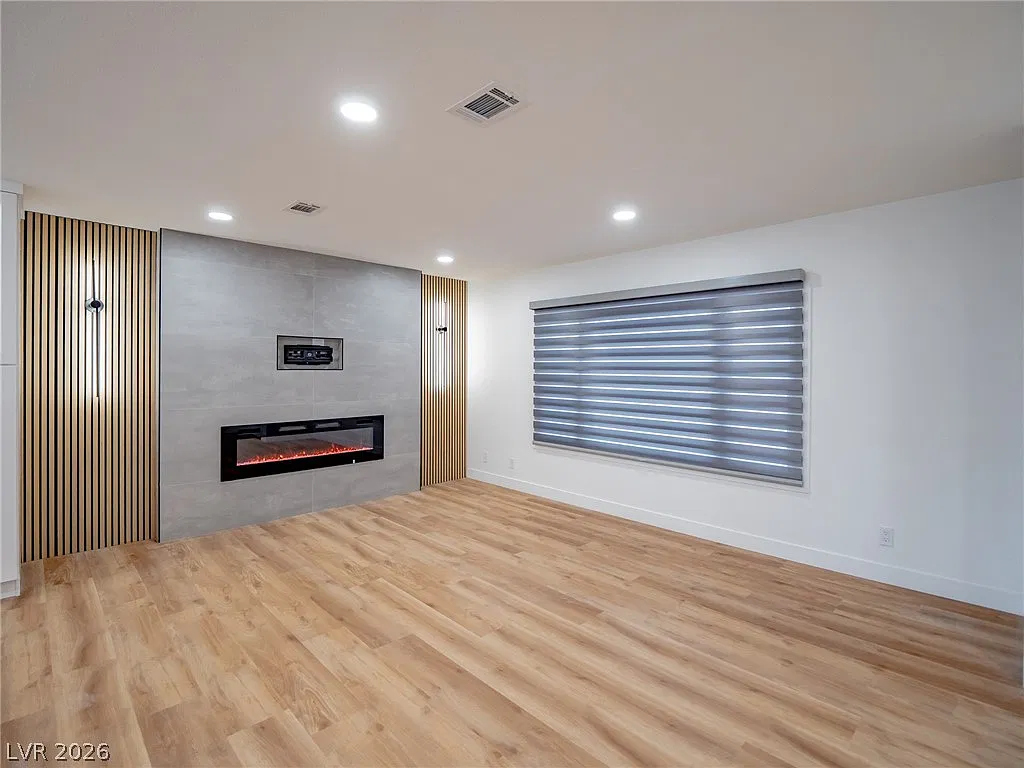 4 bed, 2.0 bath, 1337 sqft, $2,650 — Photo 3