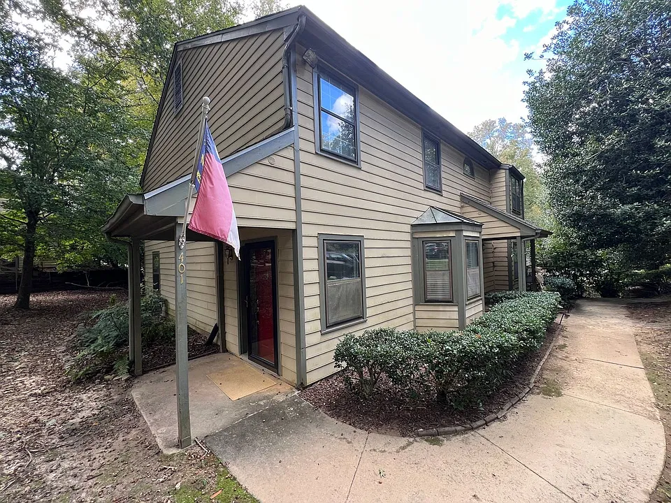 401 Broad Leaf Cir
