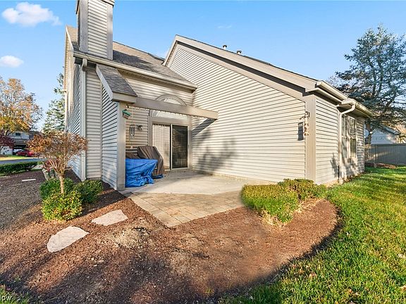 2nd image of 201 S Aspen Ct Unit 4