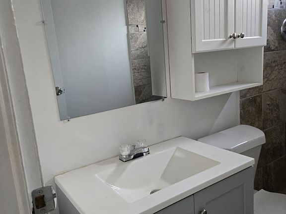 5th image of 1006 W Maxanna Blvd