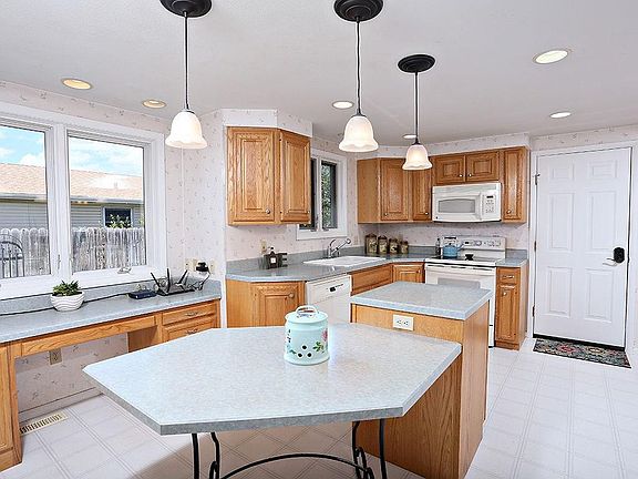 5th image of 498 Greenspring Pl