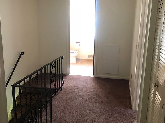 4th image of 63 Willowick Dr