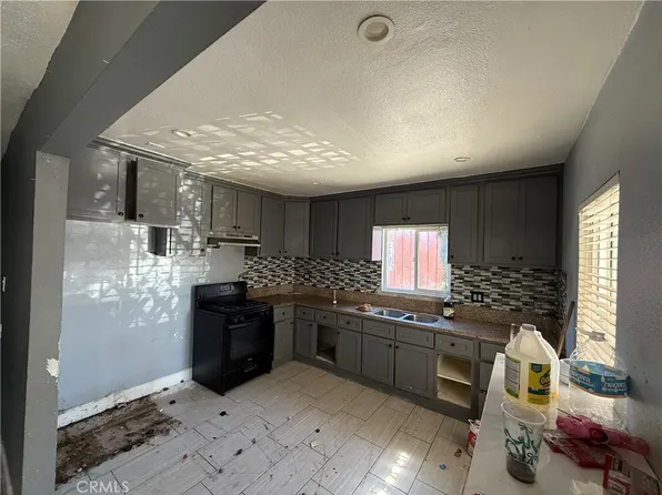 1359 E 108th St, Los Angeles, CA 90059