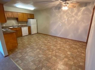 1921 Robertson Dr APT 20, Omaha, NE 68114