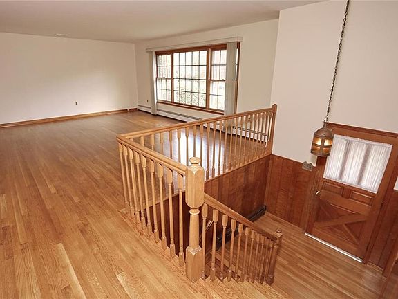 3rd image of 22 Woodglen Dr