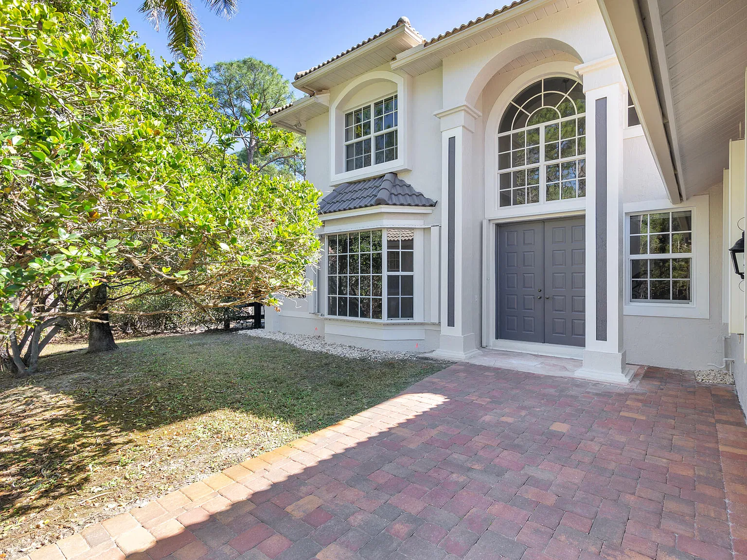 4 bed, 3.5 bath, 3500 sqft, $8,500 — Photo 2