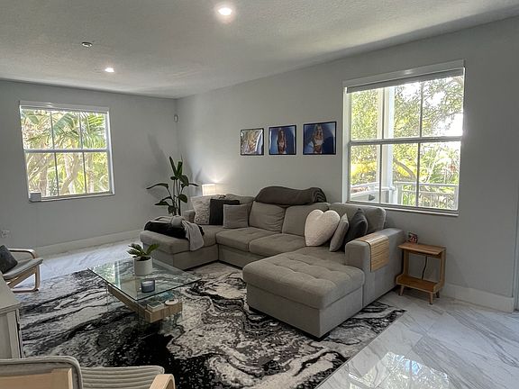 3rd image of 420 SW 14th Ave