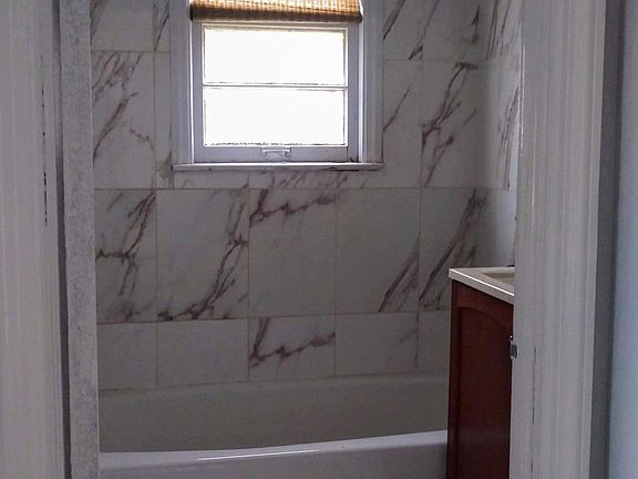 5th image of 5417 W Capitol Dr APT 4