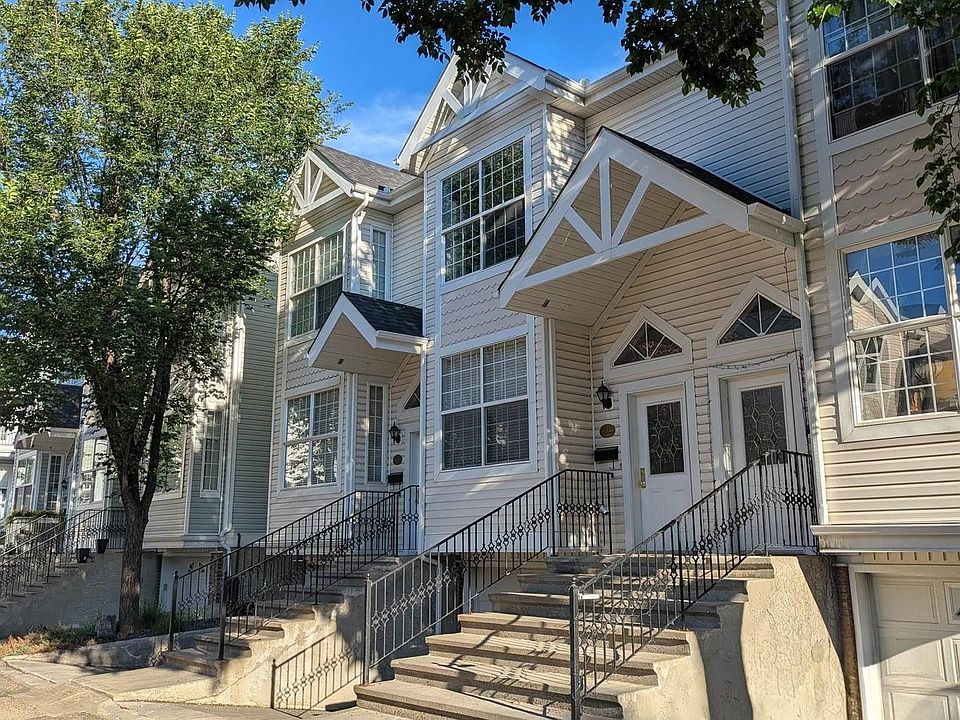1st image of 10235 111th St NW #11