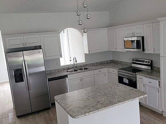 5th image of 440 Apple Blossom Ave