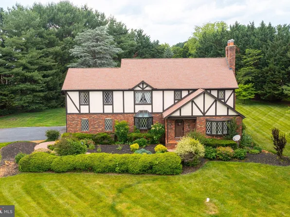 2300 Kings Arms Dr, Fallston, MD 21047