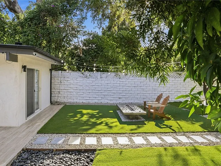 13135 Chandler Blvd — Photo 55
