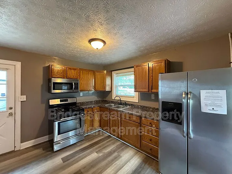 5775 Penn Ave — Photo 3