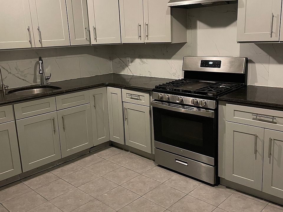 1st image of 423 Skyline Dr