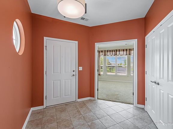 3rd image of 614 Handel Ln