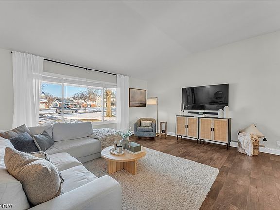 5th image of 26839 Fairfax Ln