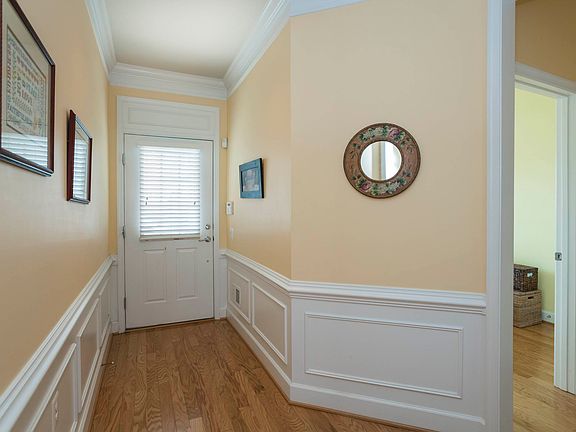 3rd image of 23 Ludington Ln
