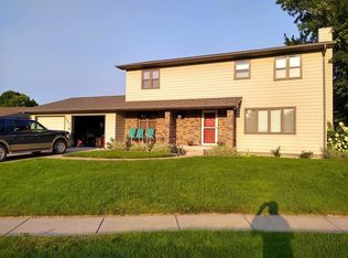 727 E 48th St, Kearney, NE 68847