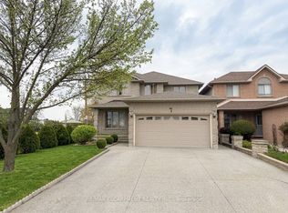 2 Pineridge Dr, Hamilton, ON L9A5K2
