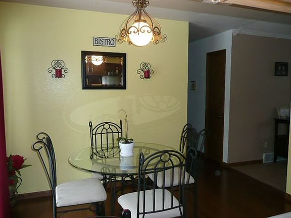 Eatery w/walk-out to deck