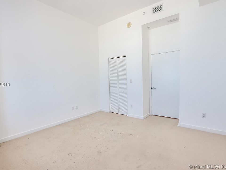 1st image of 325 Biscayne Blvd #1524