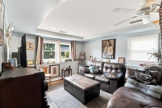 4th image of 172 Friendship St