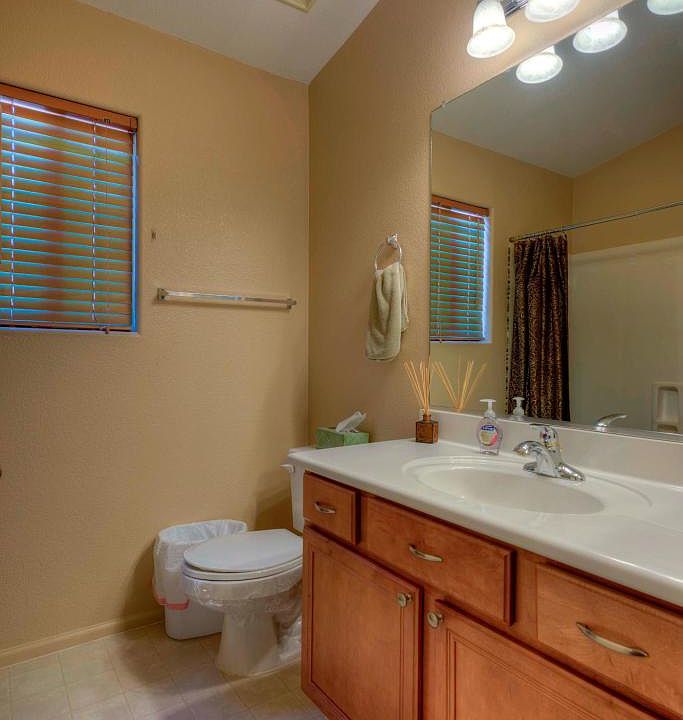 1st image of 136 W Dexter Way