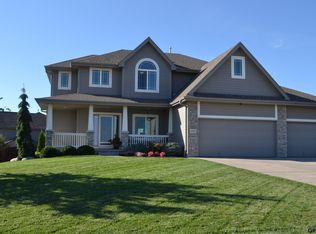 17303 Rachel Snowden Pkwy, Bennington, NE 68007
