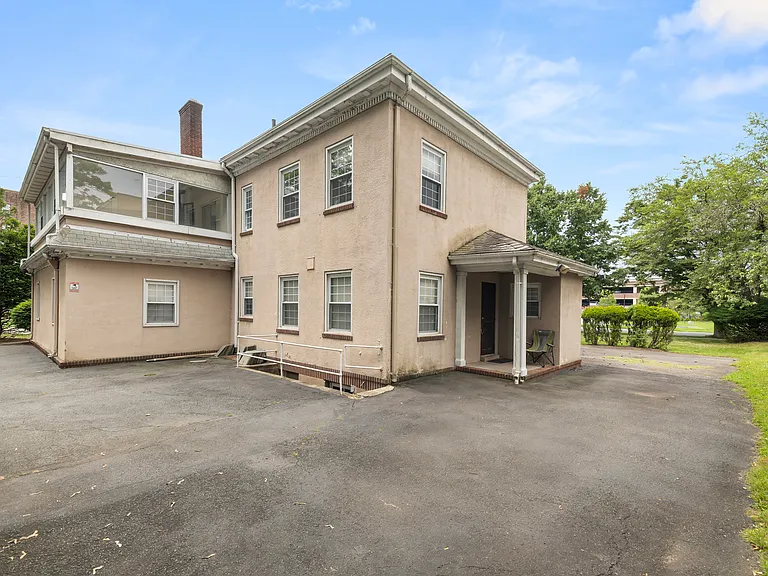 61 Glenwood Rd — Photo 26