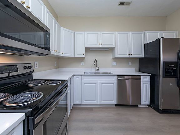 4th image of 409 Belmont Cir