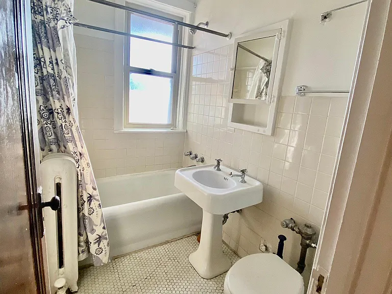 4805 1/2 N Hermitage Ave #3E — Photo 10