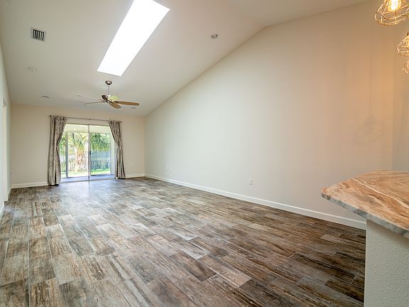 5th image of 220 Thatch Palm Ct