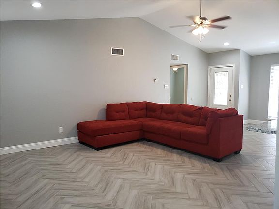 4th image of 1503 Legget St