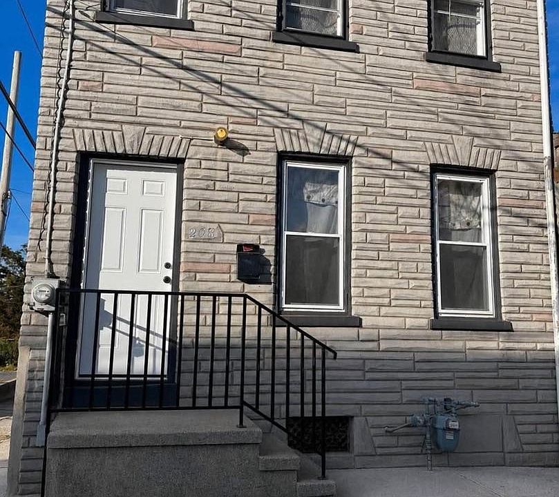 1st image of 208 Maple St