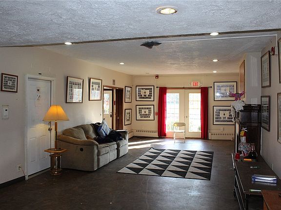 4th image of 388 N Main St