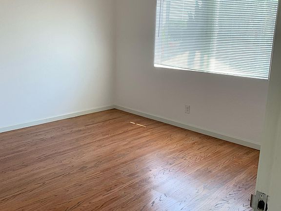 4th image of 1021 Zarick Dr