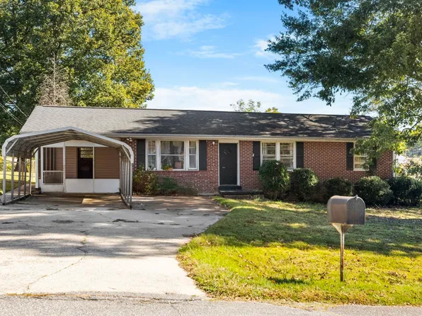 2 Kentland Ln, Greenville, SC 29611