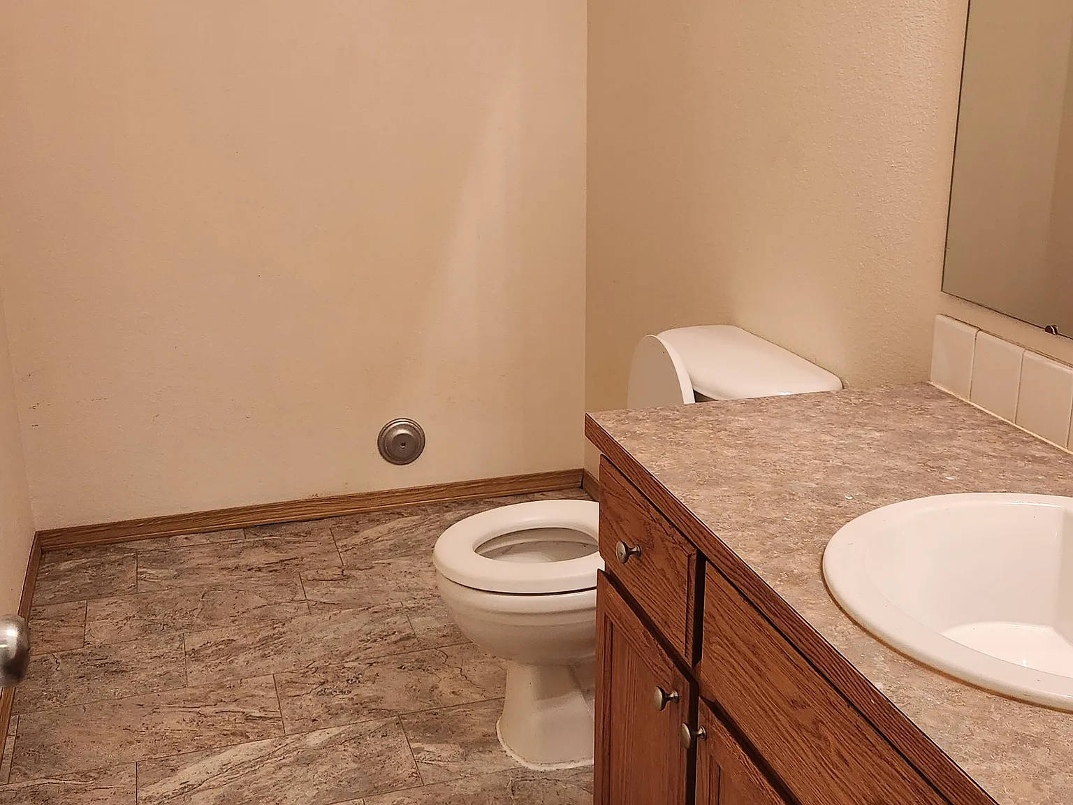 5 bed, 2382 sqft, $3,200 — Photo 4