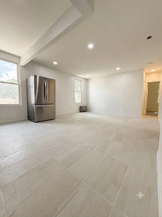 4 bed, 1000 sqft, $3,950 — Photo 3