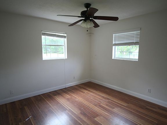 2nd image of 3002 W Dalehurst Dr