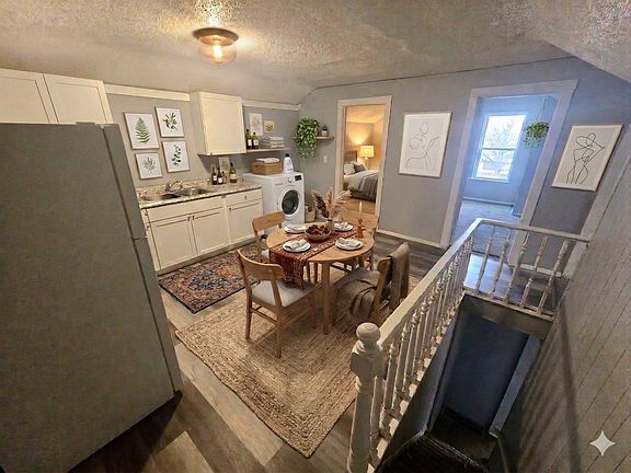 3rd image of 28 Christie St Unit 2