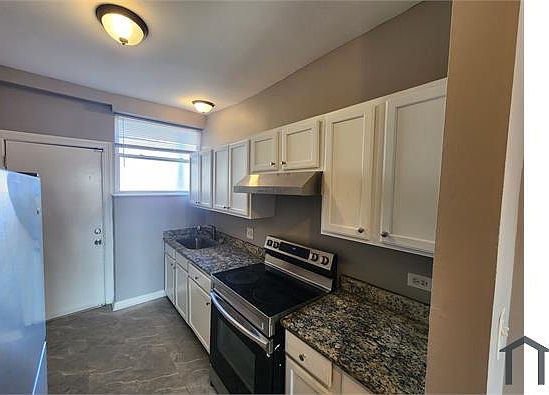 3rd image of 6437 S Kenwood Ave