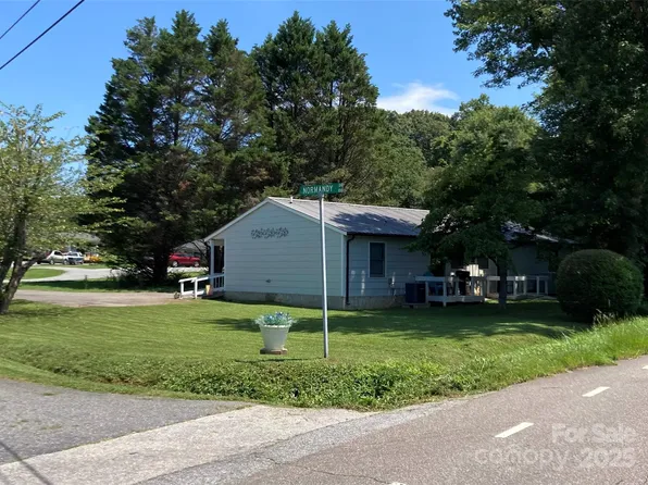 100 Normandy Dr, Morganton, NC 28655