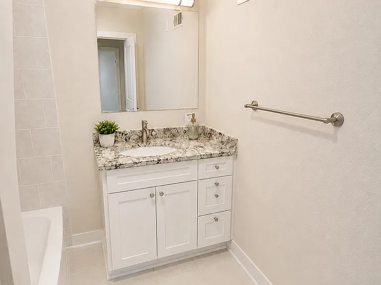 202 S 7th St #1 — Photo 3