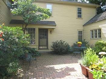 2nd image of 1009 Massachusetts Ave