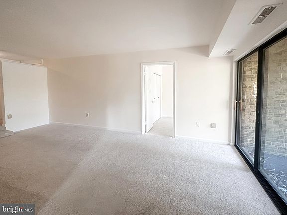 5th image of 19 Silverwood Cir APT 12