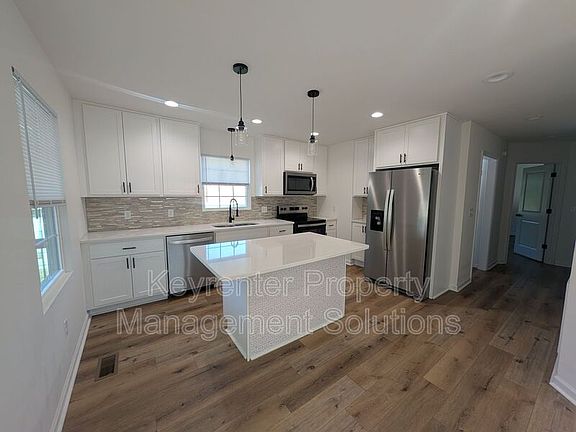3rd image of 55 Breezewood Dr