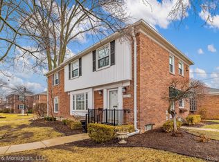 612 Cadieux Rd, Grosse Pointe, MI 48230